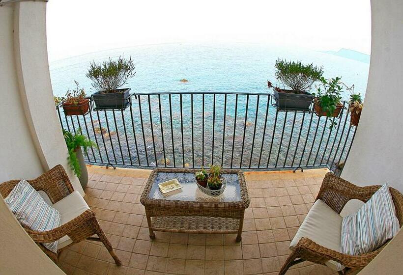 اتاق سه نفره دلوکس با چشمانداز دریا, B&b La Veduta