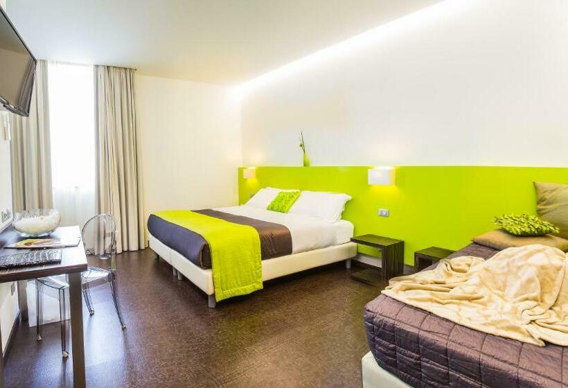 اتاق استاندارد سه نفره, B&b Live09 Design