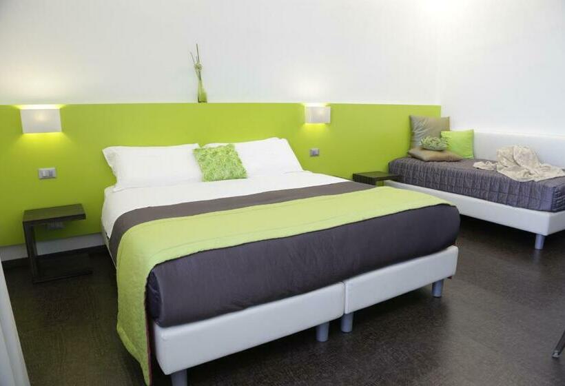 اتاق استاندارد سه نفره, B&b Live09 Design