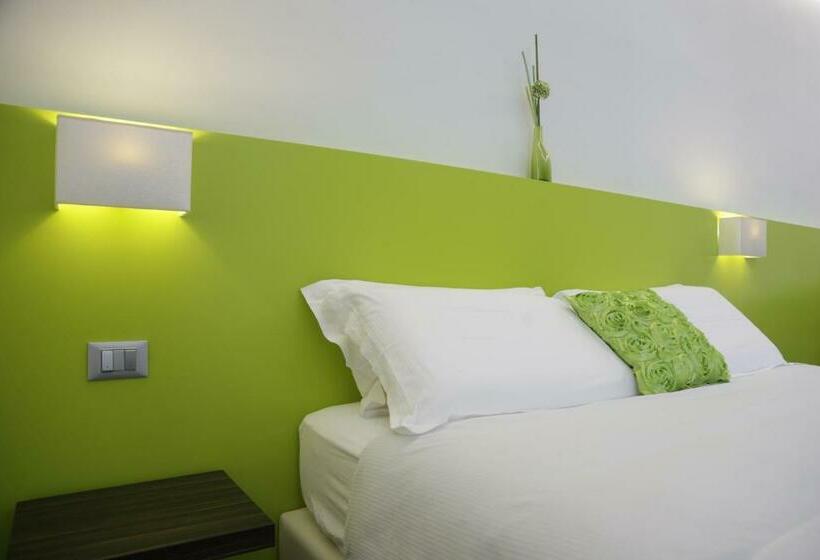 اتاق استاندارد سه نفره, B&b Live09 Design