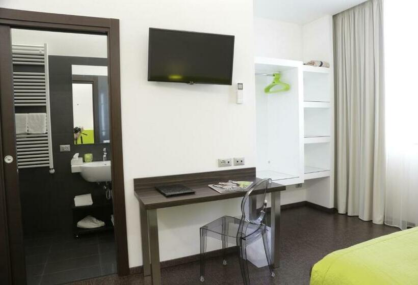 اتاق استاندارد سه نفره, B&b Live09 Design