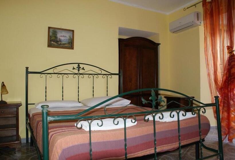 חדר סטנדרט, A Taverna Intru U Vicu