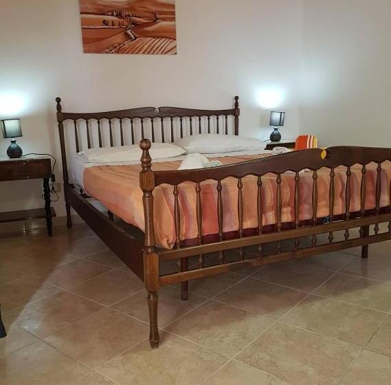 חדר סופריור לשלושה עם נוף לים, A Taverna Intru U Vicu