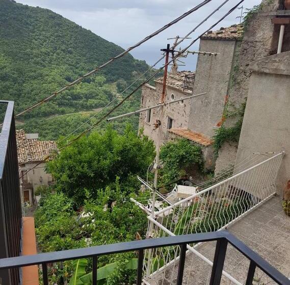 חדר סופריור לשלושה עם נוף לים, A Taverna Intru U Vicu