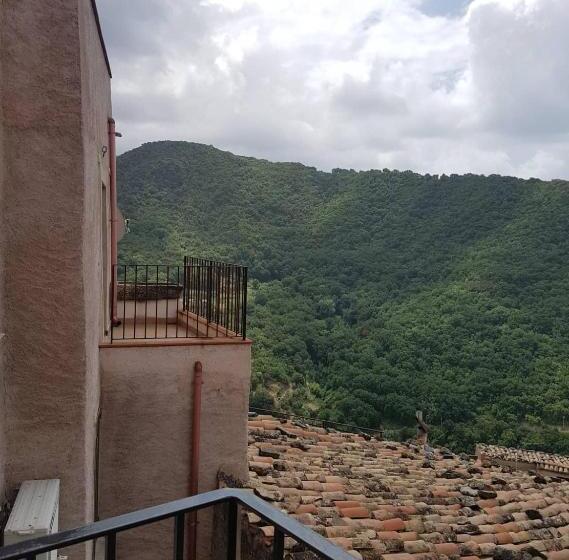 חדר סופריור לשלושה עם נוף לים, A Taverna Intru U Vicu