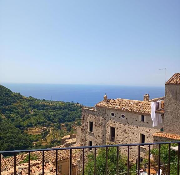 דירת חדר נוף לים, A Taverna Intru U Vicu