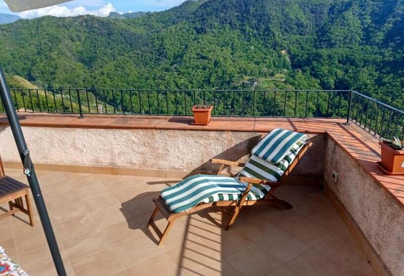 דירת חדר עם טרסה, A Taverna Intru U Vicu