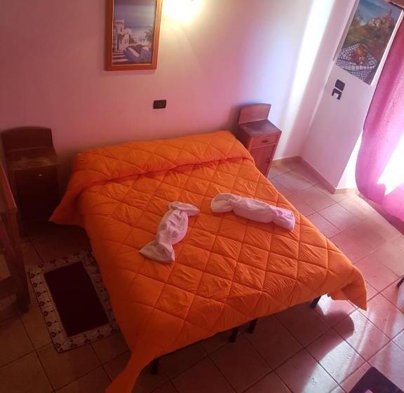 חדר סטנדרט לשלושה, A Taverna Intru U Vicu