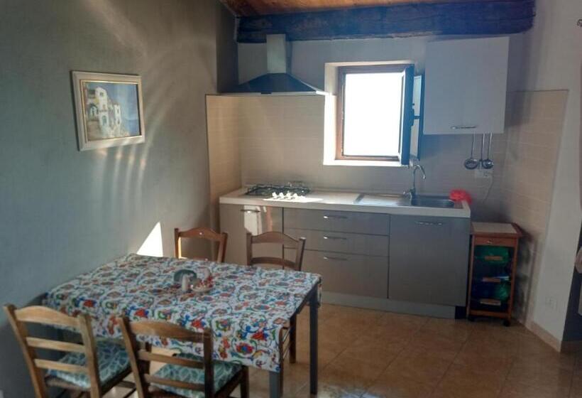 דירת חדר עם טרסה, A Taverna Intru U Vicu