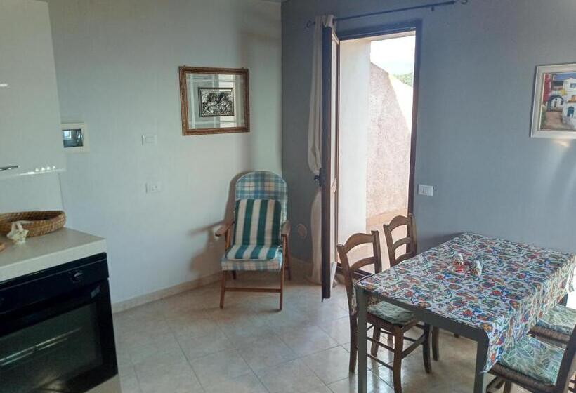 דירת חדר עם טרסה, A Taverna Intru U Vicu