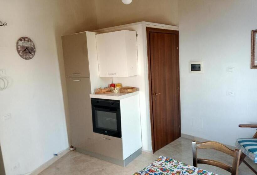 דירת חדר עם טרסה, A Taverna Intru U Vicu