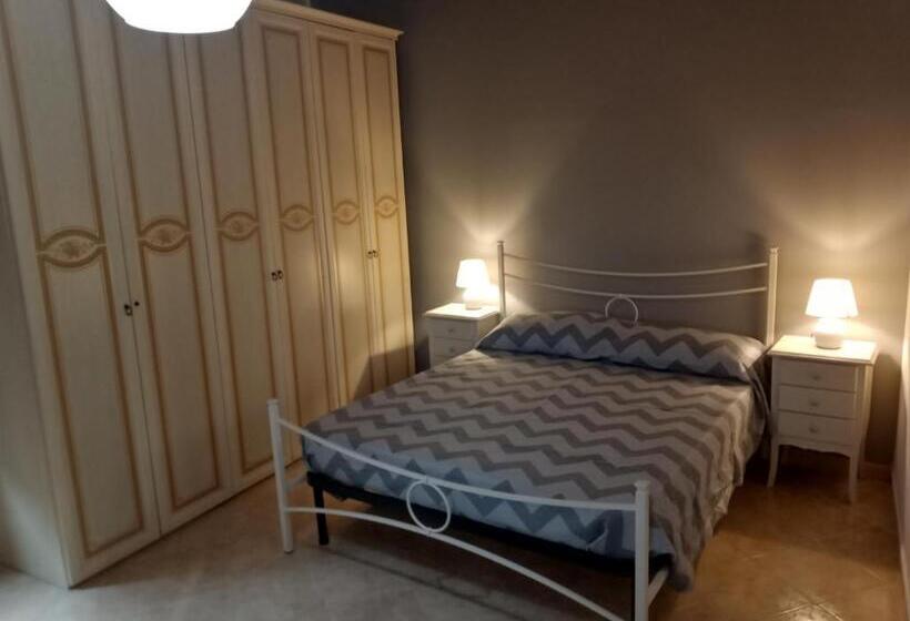 דירת חדר עם טרסה, A Taverna Intru U Vicu