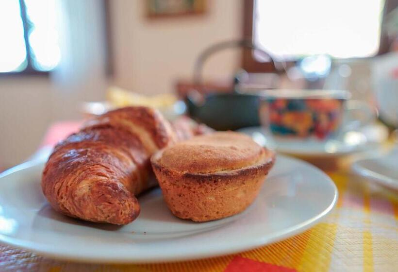 غرفة قياسية ثلاثية, Bed And Breakfast Cairoli Exclusive Room