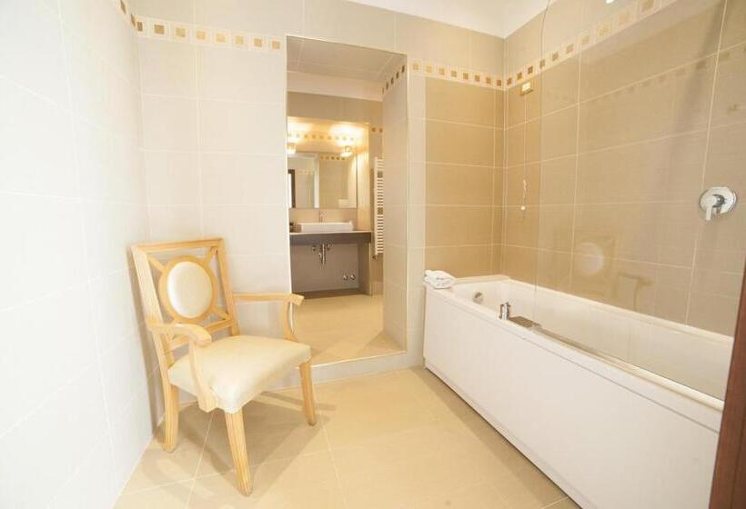 سوییت جونیور, La Civetta