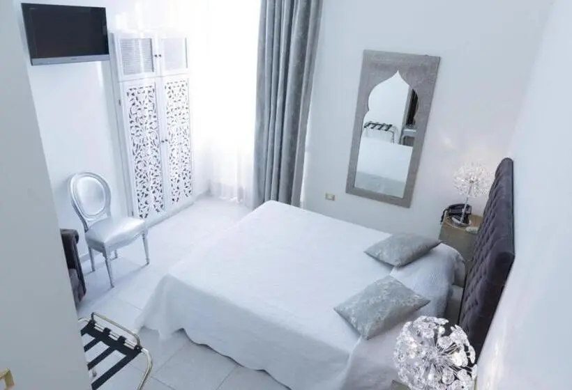 اتاق لوکس, La Civetta