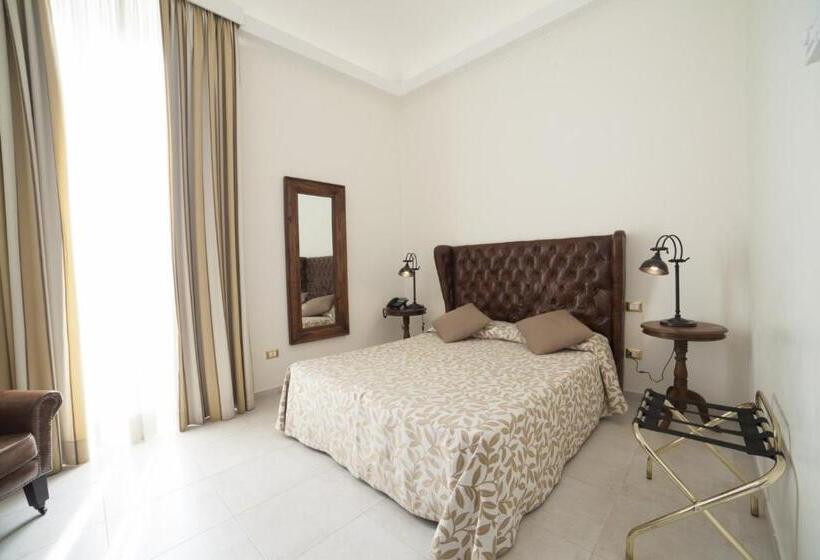 اتاق لوکس, La Civetta