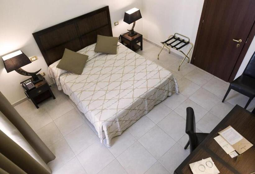 اتاق لوکس, La Civetta