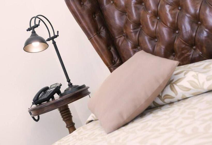 اتاق لوکس, La Civetta