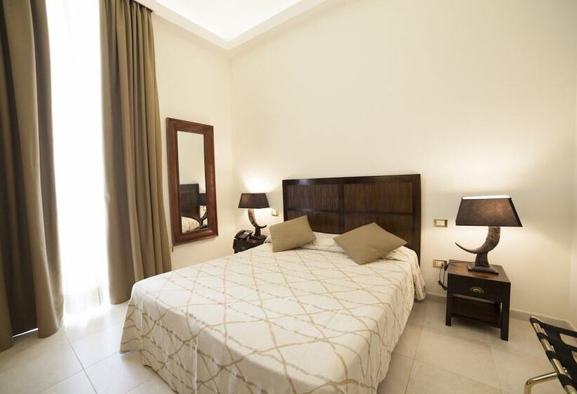 اتاق لوکس, La Civetta