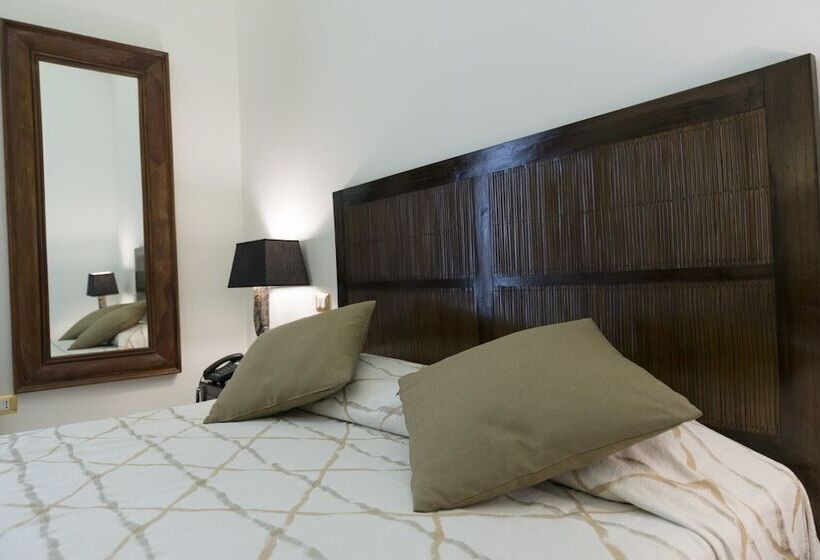 اتاق لوکس, La Civetta