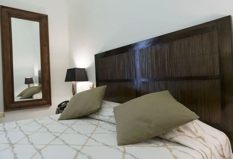 اتاق لوکس, La Civetta