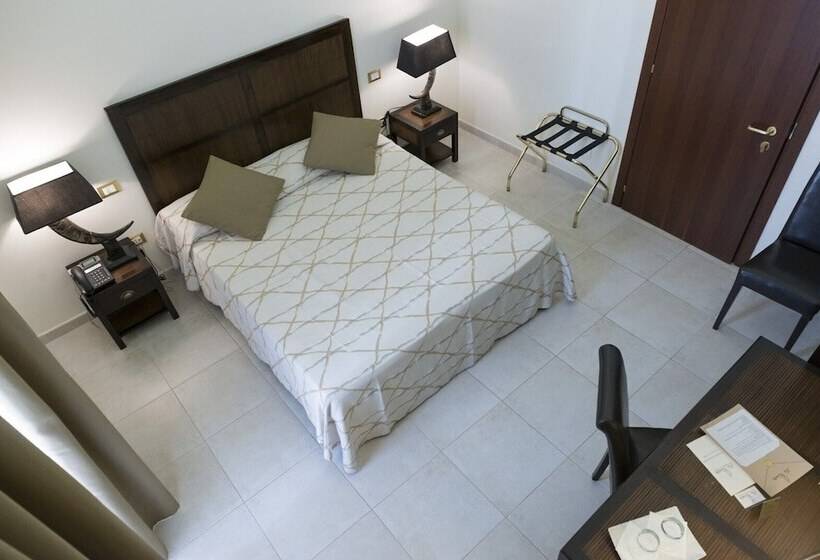 اتاق لوکس, La Civetta