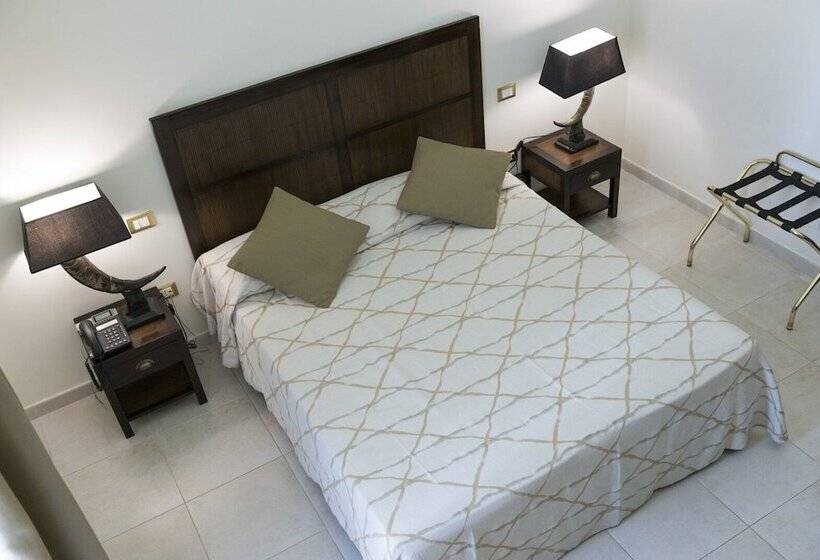 اتاق لوکس, La Civetta