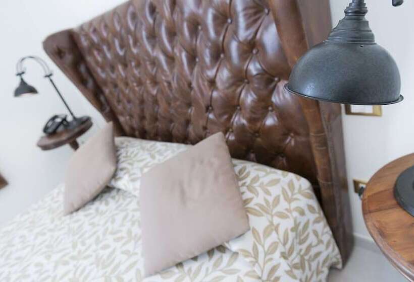 اتاق لوکس, La Civetta