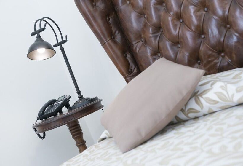 اتاق لوکس, La Civetta