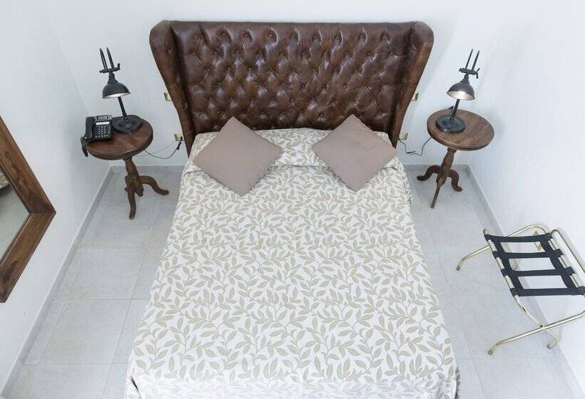 اتاق لوکس, La Civetta