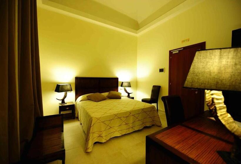 اتاق لوکس, La Civetta