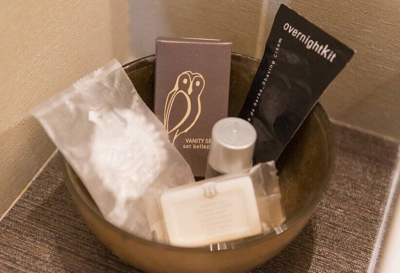 اتاق لوکس, La Civetta