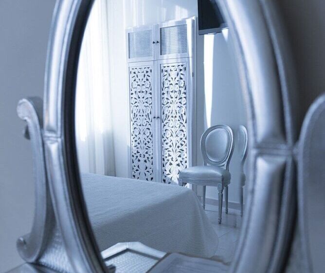 اتاق لوکس, La Civetta