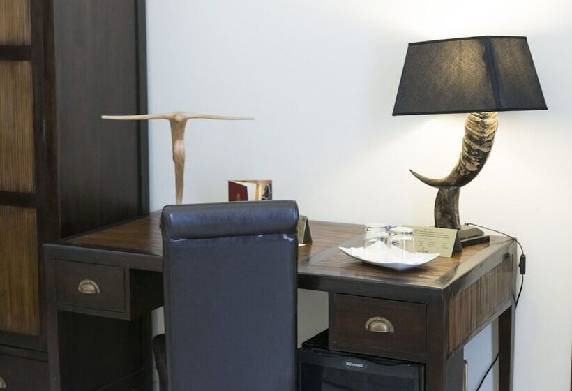 اتاق لوکس, La Civetta