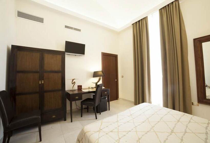 اتاق لوکس, La Civetta