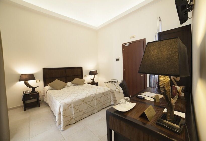 اتاق لوکس, La Civetta