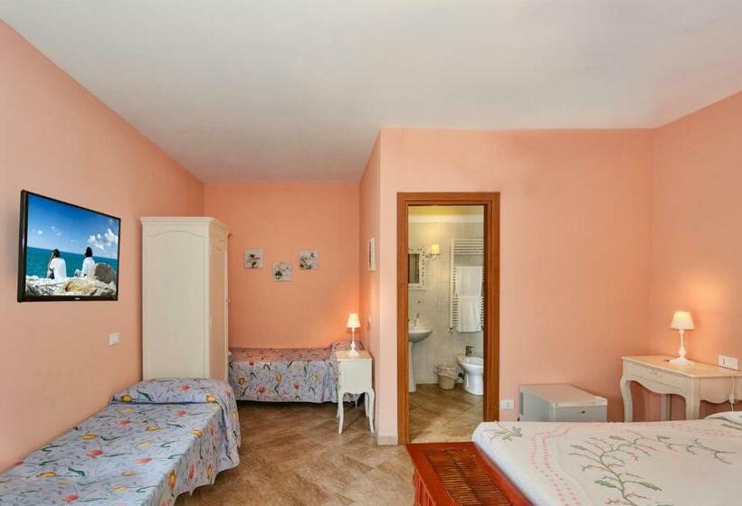 Четырехместный Номер Стандарт, La Papaya