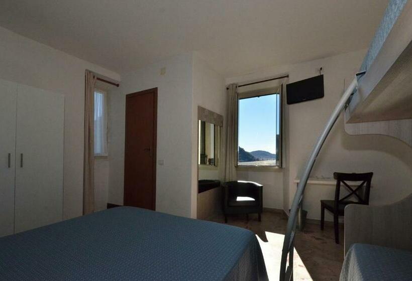 חדר סטנדרט לארבעה, Albergo Della Torre