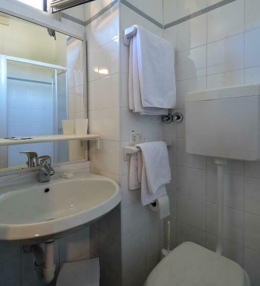 חדר סטנדרט לארבעה, Albergo Della Torre