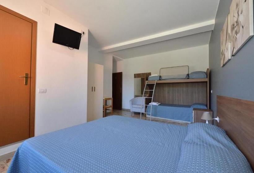 חדר קלאסי לארבעה, Albergo Della Torre