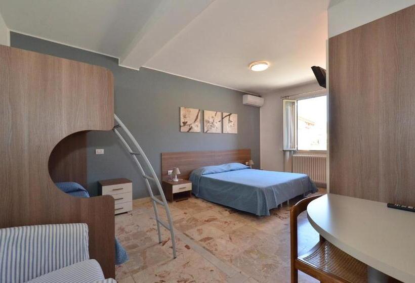 חדר קלאסי לארבעה, Albergo Della Torre