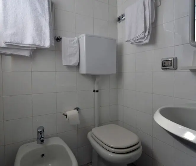 Camera Standard, Albergo Della Torre