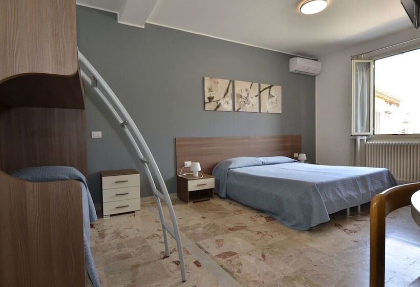 חדר סטנדרט לארבעה, Albergo Della Torre