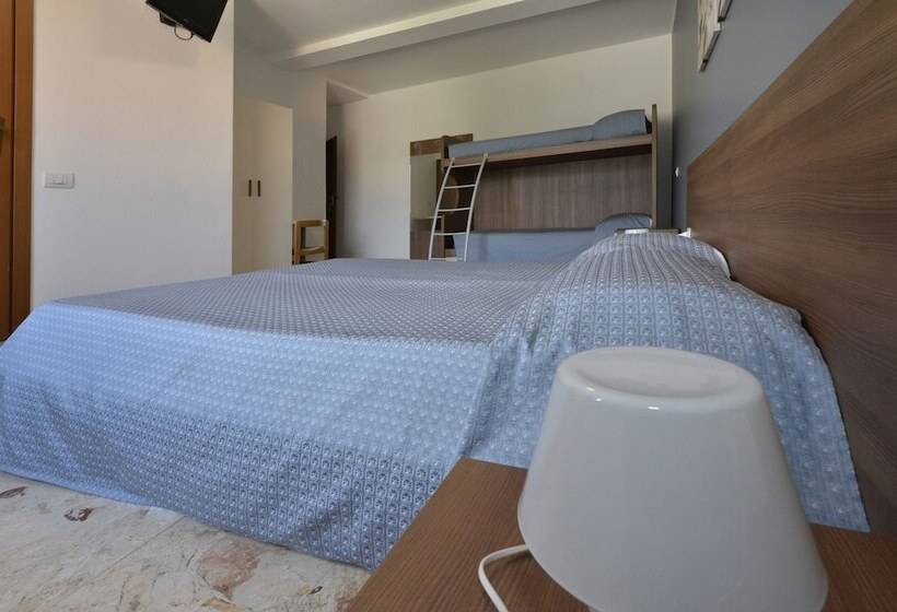 4인용 스탠다드 룸, Albergo Della Torre