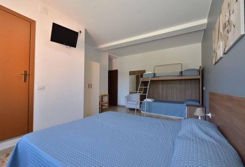 חדר סטנדרט לארבעה, Albergo Della Torre