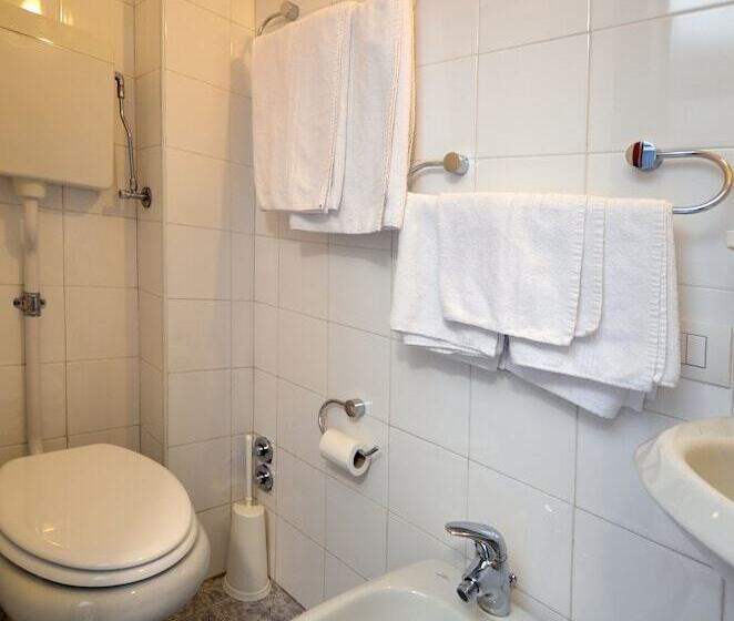 4인용 스탠다드 룸, Albergo Della Torre