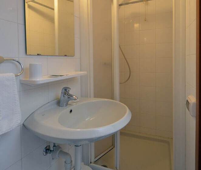 חדר סטנדרט לארבעה, Albergo Della Torre