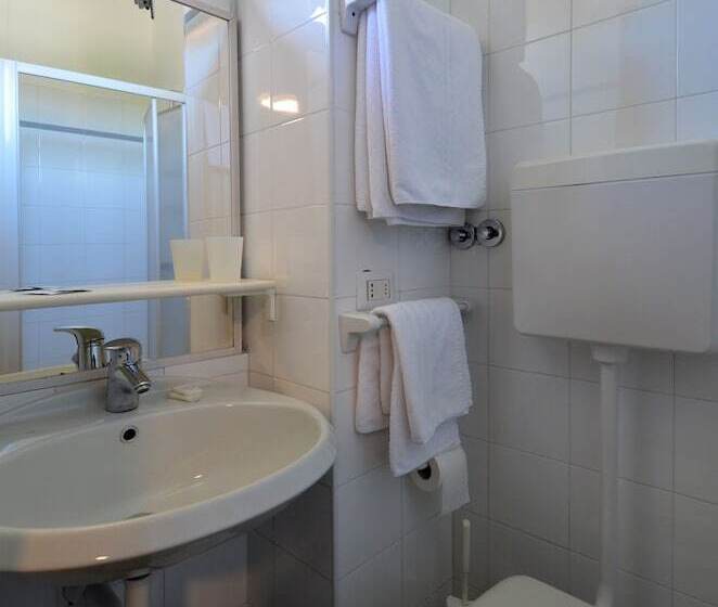 חדר סטנדרט לארבעה, Albergo Della Torre