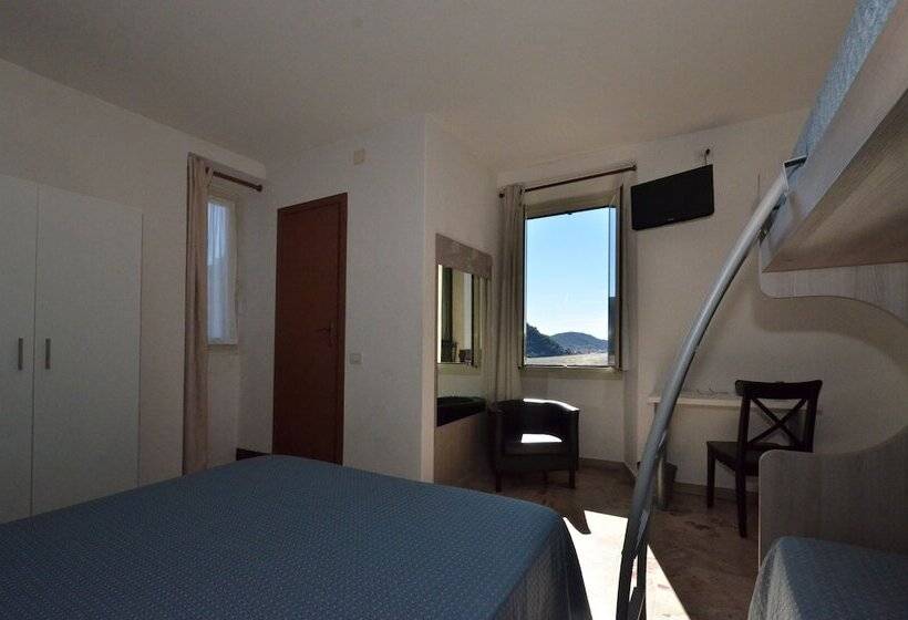 חדר סטנדרט לארבעה, Albergo Della Torre