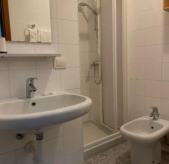 Camera Standard Bagno Esterno, Albergo Della Torre